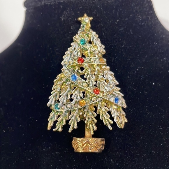 ART Signed Vintage Christmas Tree Brooch—BEAUTIFUL!! Frosted w/Rhinestones—EUC